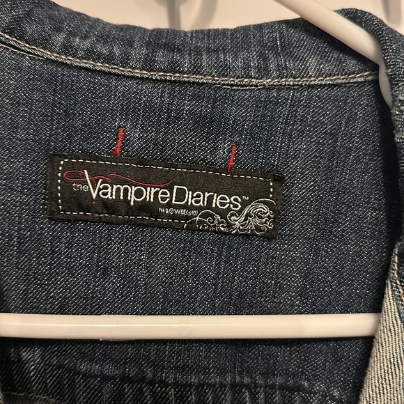 Beautiful cropped lightly distressed denim jacket. The Vampire diaries. PTP 19”. - Picture 9 of 16